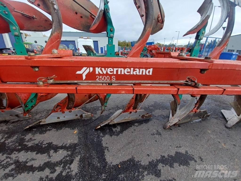 Kverneland 2500S 傳統犁
