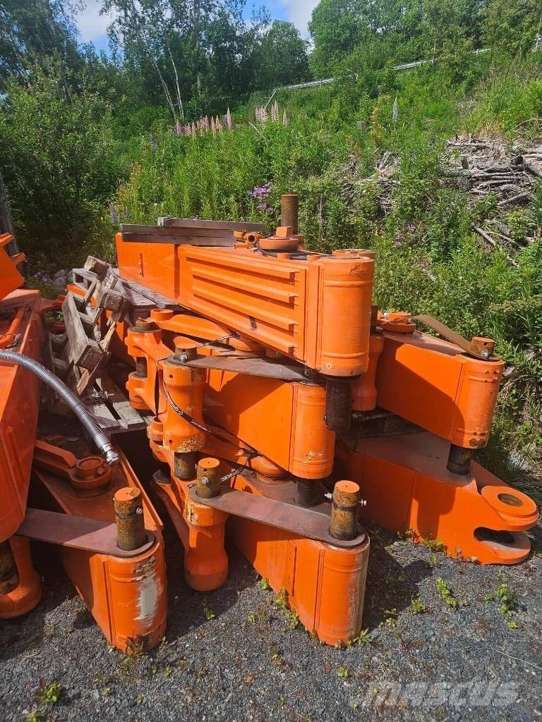 Hitachi ZX 350 LC-7 吊桿和鏟斗