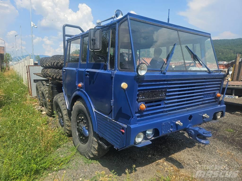 Tatra 813 8x8 KOLOS 商用底盤車