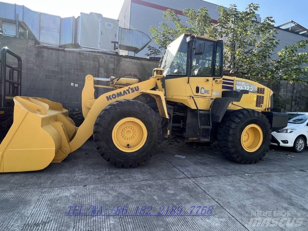 Komatsu WA320 輪胎式裝載機