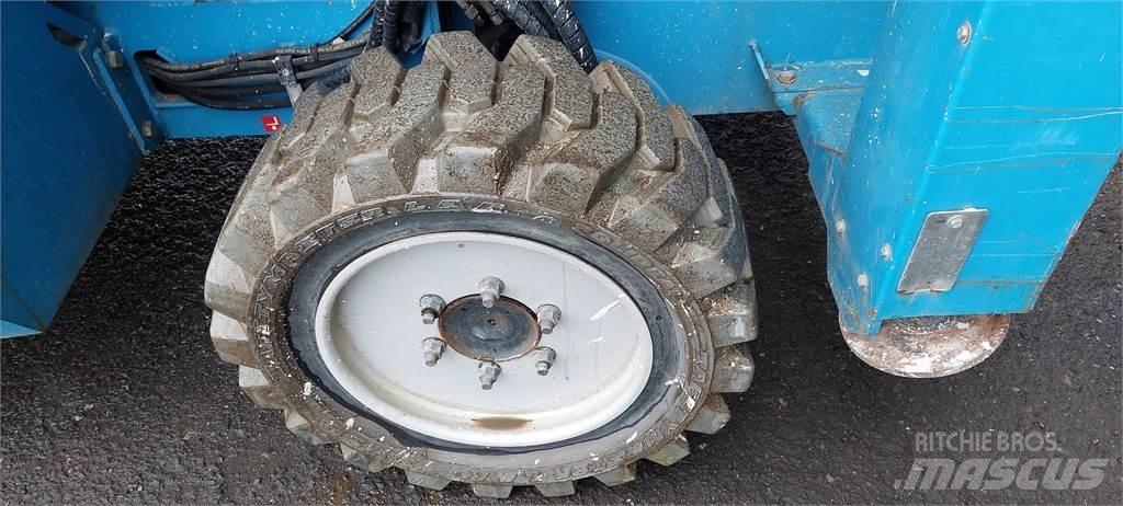  CX15, 4x4 剪式升降機