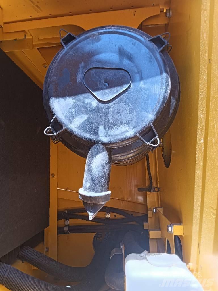 Komatsu PC 220 履帶式 挖土機/掘鑿機/挖掘機