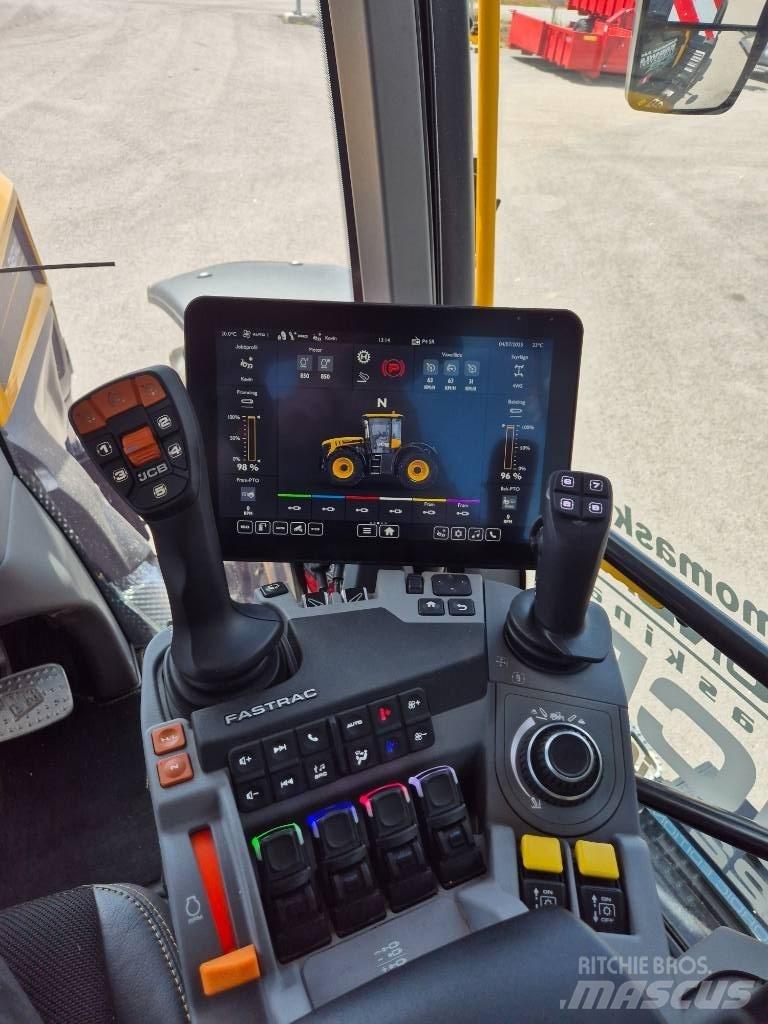 JCB Fastrac 4220 曳引機