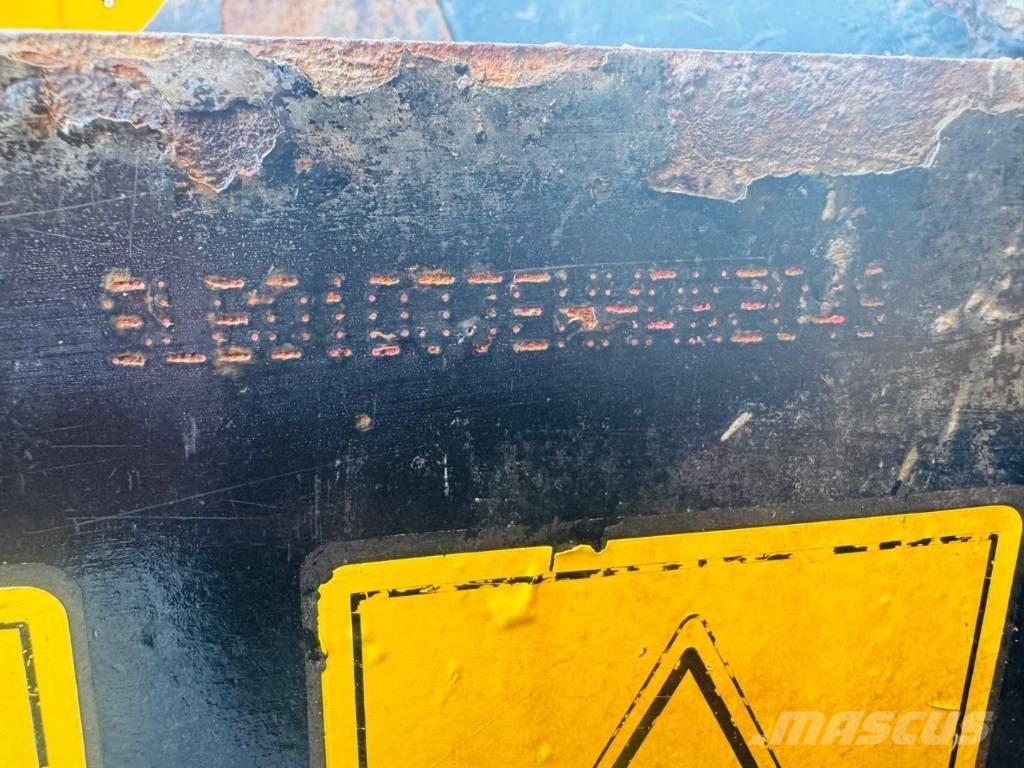 JCB 6 T 側卸礦車