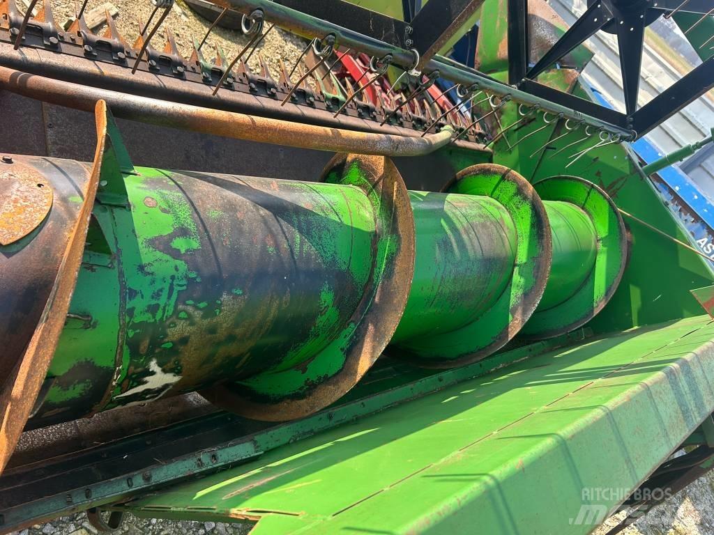 John Deere 2256 聯合收穫機