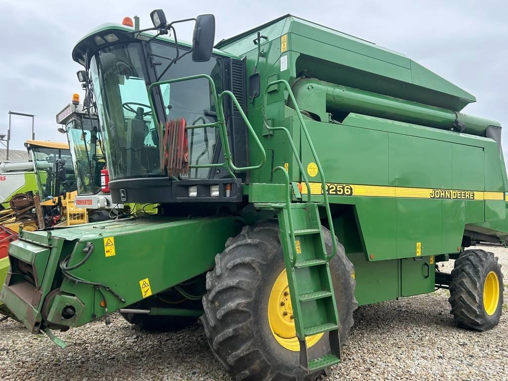 John Deere 2256 聯合收穫機