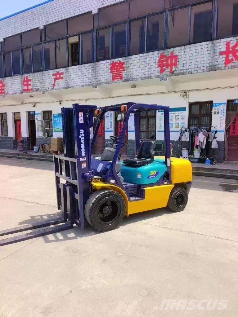 Komatsu FD 30 柴油卡車