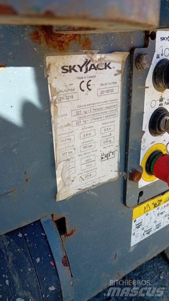 SkyJack SJ 3219 剪式升降機