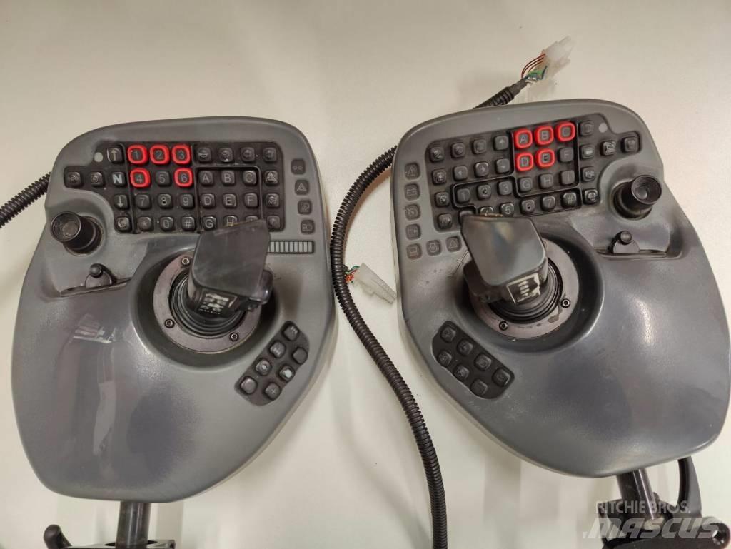 Komatsu Joysticks 電子設備
