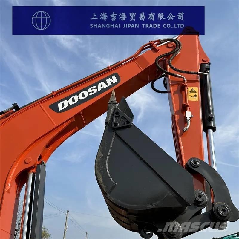 Doosan DX 60 小型挖土機/掘鑿機<7t(小型挖掘機)