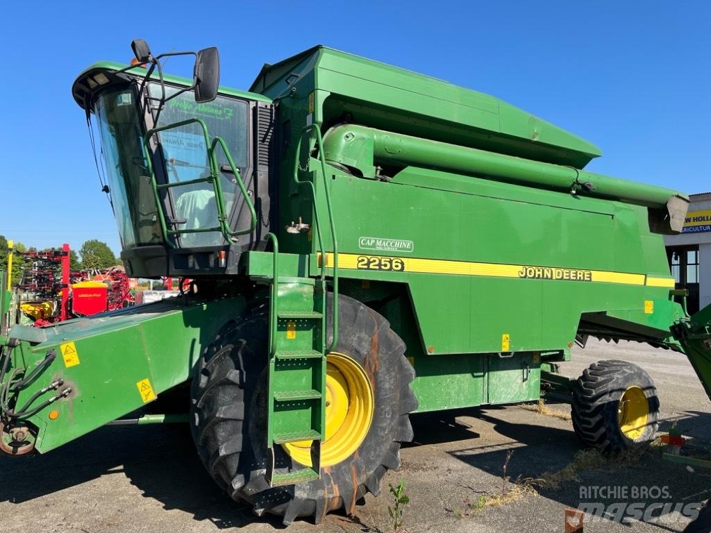 John Deere 2256 聯合收穫機
