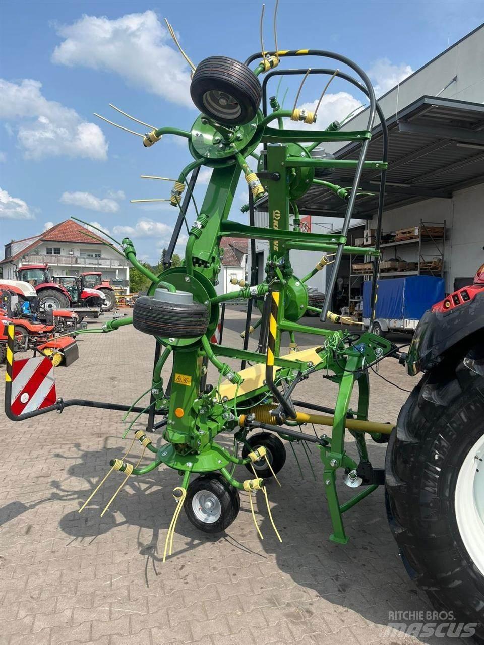 Krone VENDRO 680 耙與翻草機