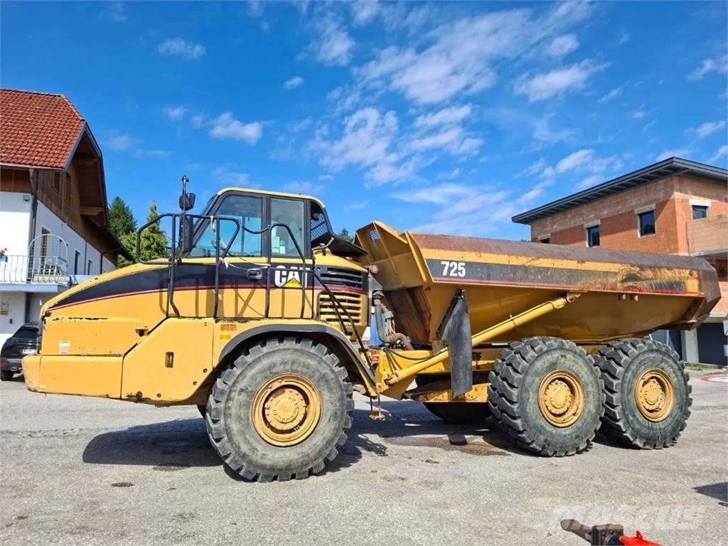 CAT 725 鉸接式起吊車