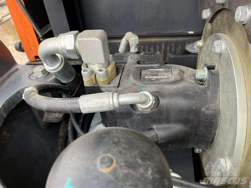 Doosan DX 140 LC 履帶式 挖土機/掘鑿機/挖掘機