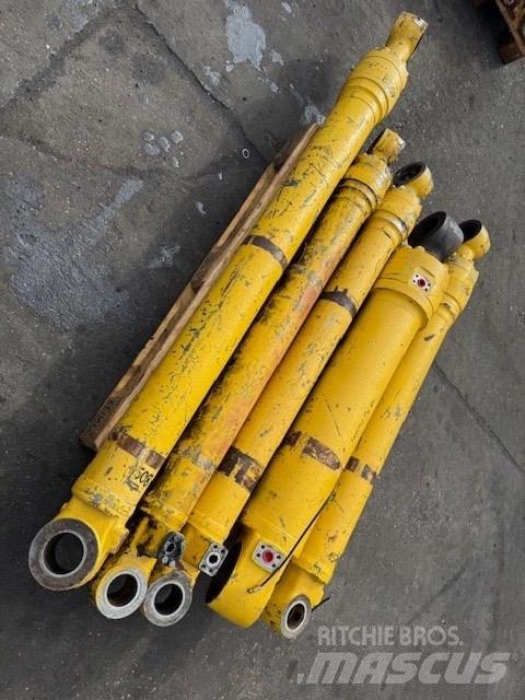 Komatsu PW 180 油壓