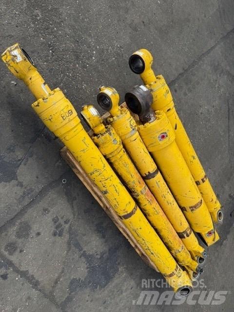 Komatsu PW 180 油壓