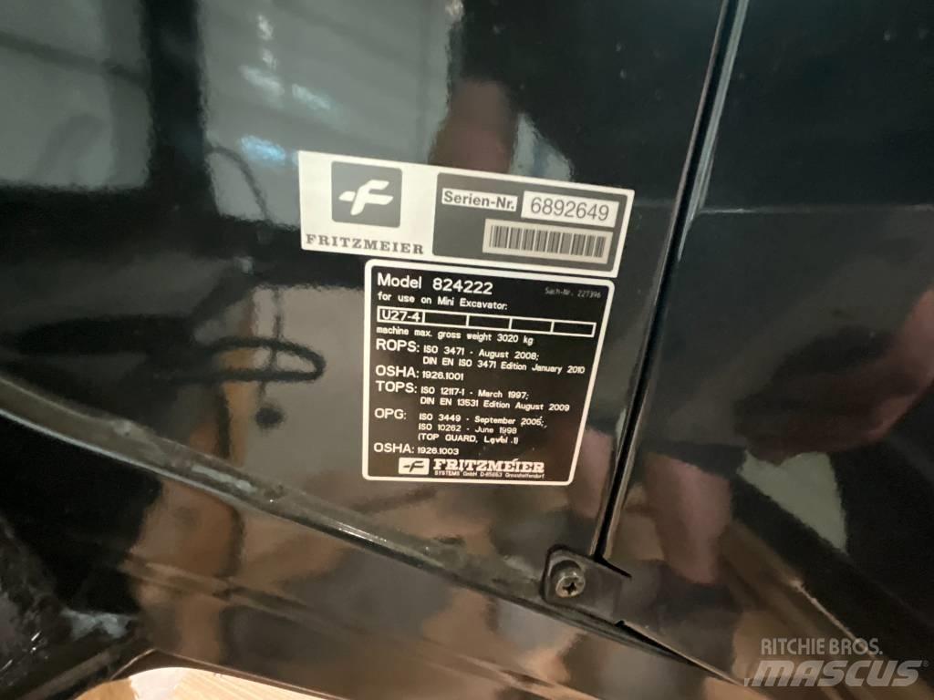Kubota U 27-4 駕駛室與內部