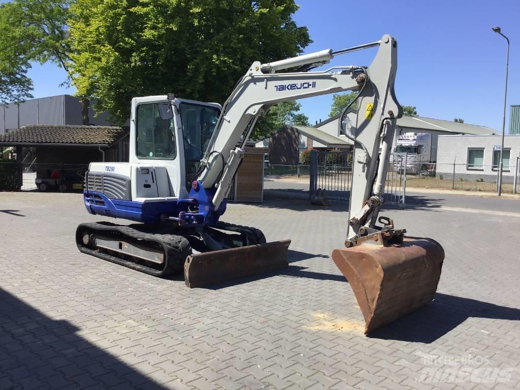 Takeuchi TB 250 小型挖土機/掘鑿機<7t(小型挖掘機)