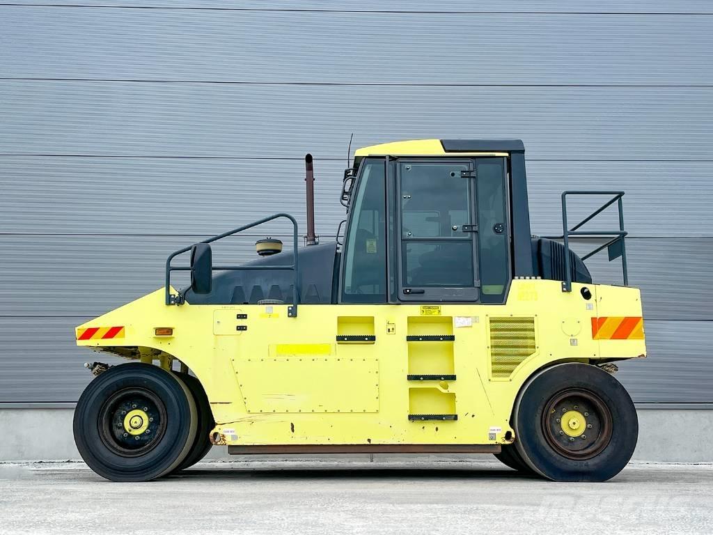 Ammann AP 240 膠輪滾壓機