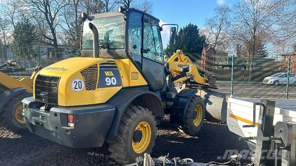 Komatsu WA 90 輪胎式裝載機