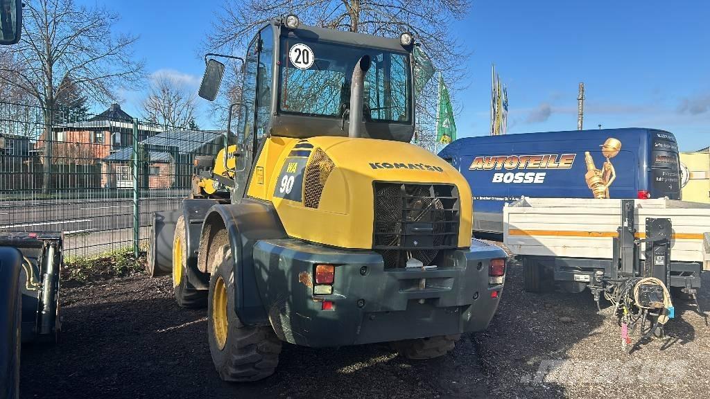 Komatsu WA 90 輪胎式裝載機