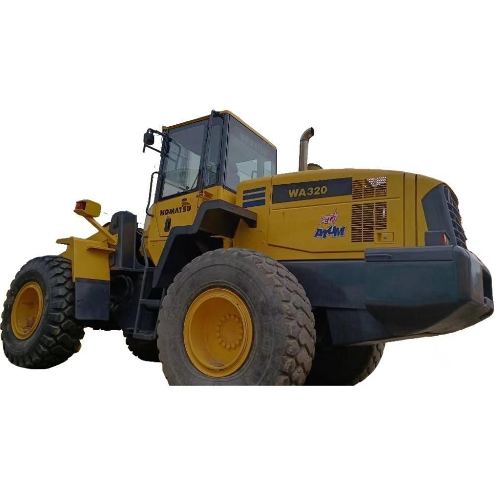 Komatsu WA 320 輪胎式裝載機