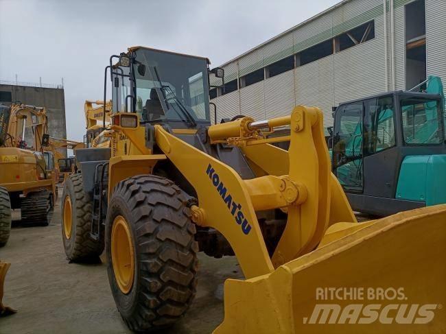 Komatsu WA 320 輪胎式裝載機