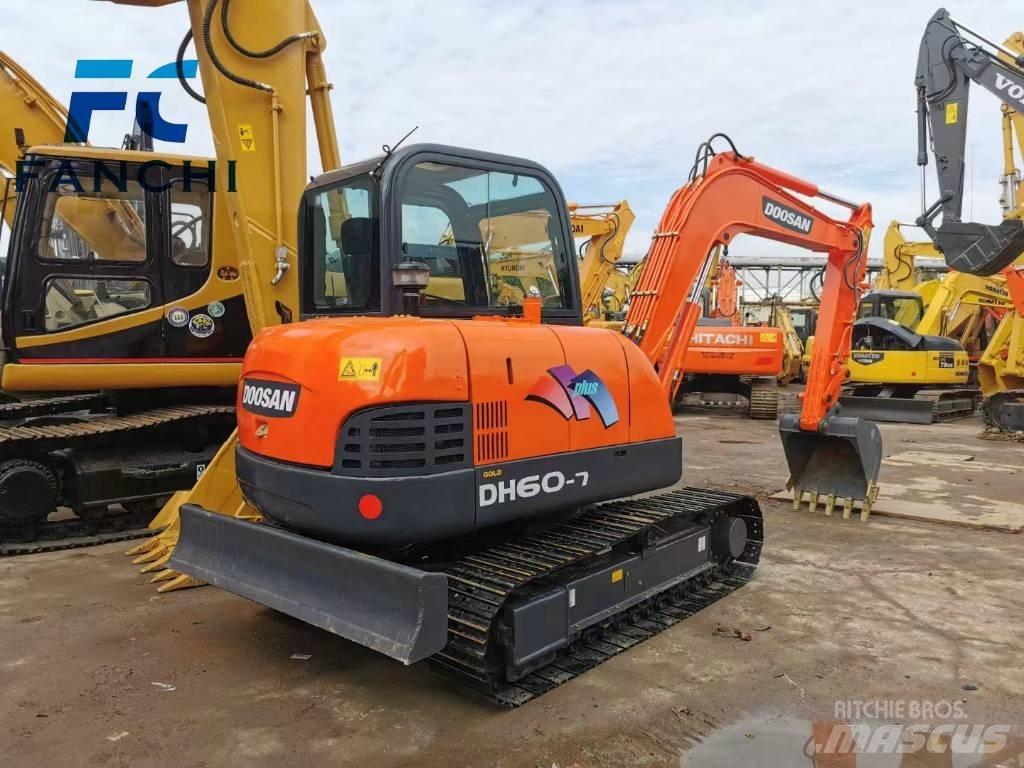 Doosan DH 60 小型挖土機/掘鑿機<7t(小型挖掘機)