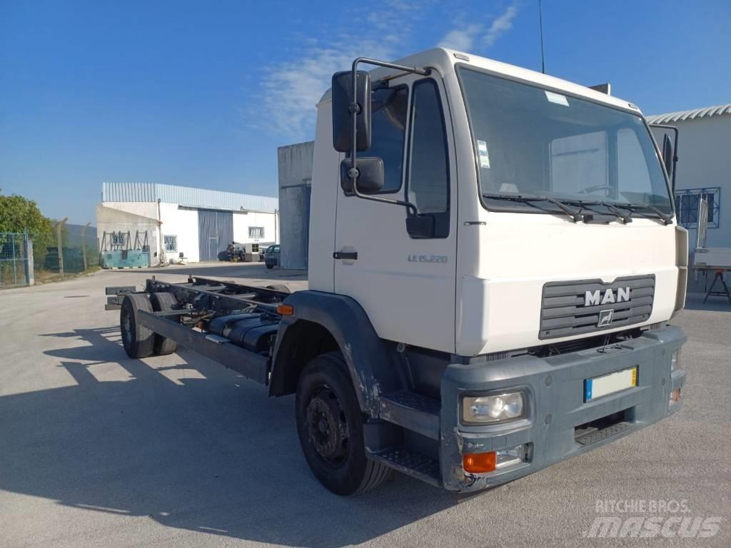 MAN 15.225 商用底盤車
