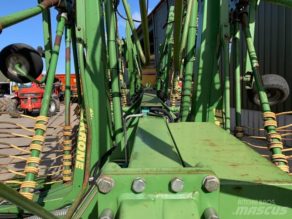 Krone Swadro 1400 耙與翻草機