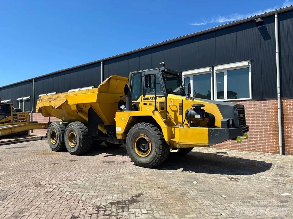 Komatsu HM300-2 鉸接式起吊車