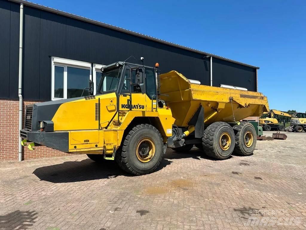 Komatsu HM300-2 鉸接式起吊車