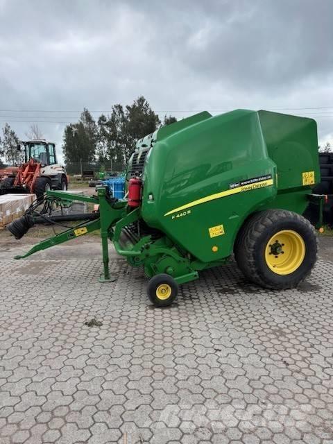 John Deere F 440 R 圓型牧草打包機