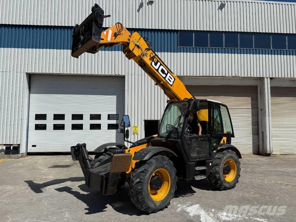 JCB 535-125 伸縮臂操作車