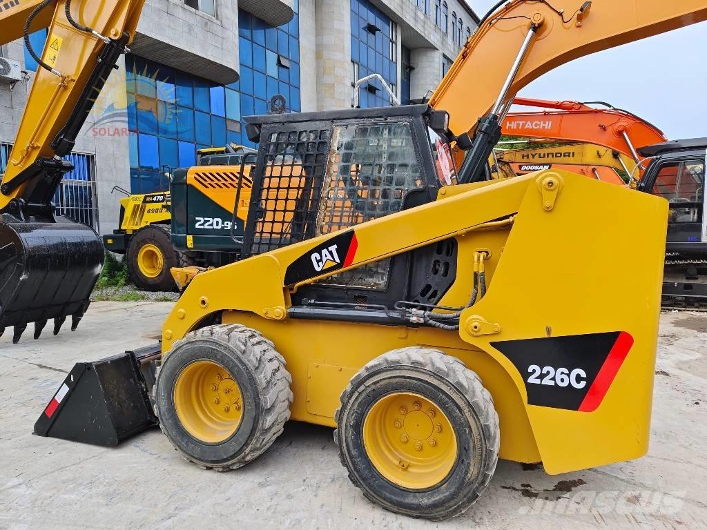CAT 226 C 滑移轉向裝載機