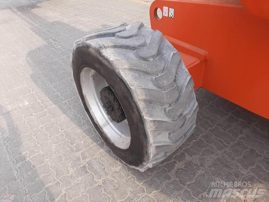 JLG 800AJ 曲臂高空作業車
