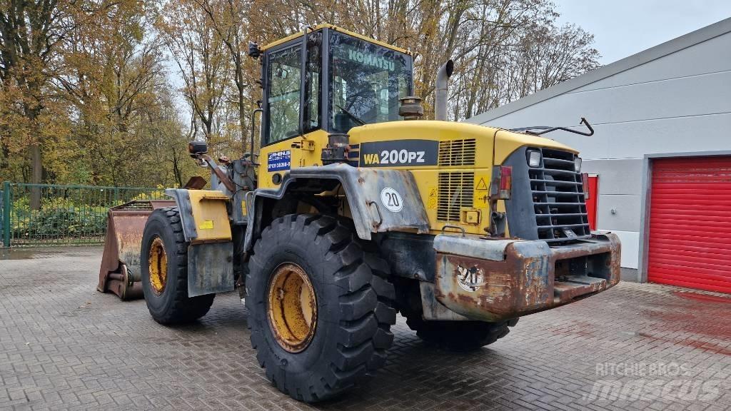 Komatsu WA 200 PZ-6 輪胎式裝載機