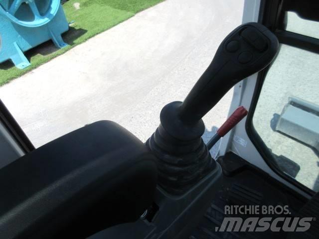 Takeuchi TB 240 小型挖土機/掘鑿機<7t(小型挖掘機)