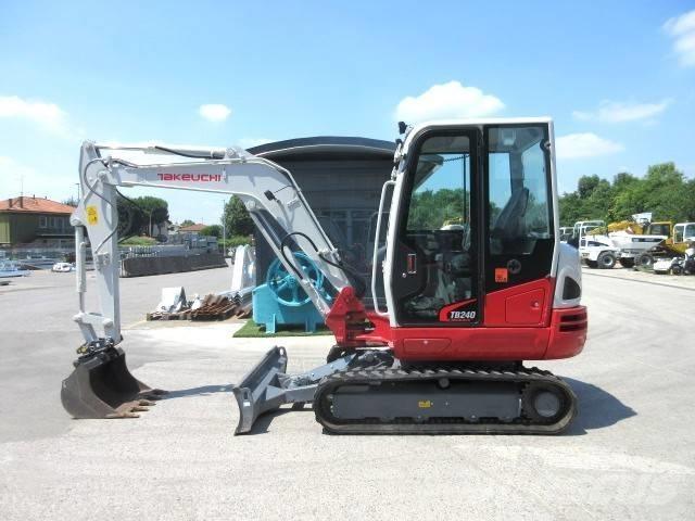 Takeuchi TB 240 小型挖土機/掘鑿機<7t(小型挖掘機)