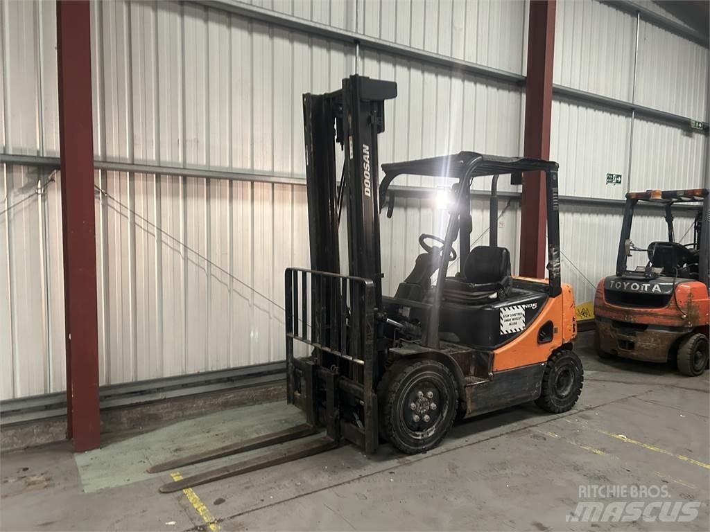 Doosan D25S-5 柴油卡車
