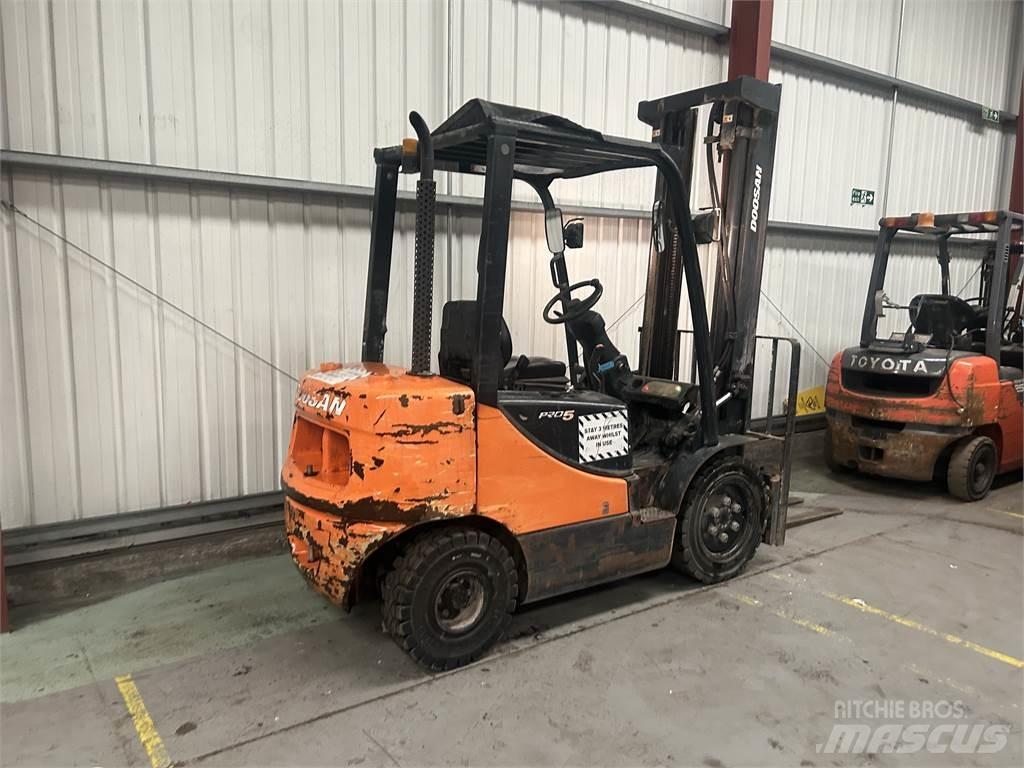Doosan D25S-5 柴油卡車