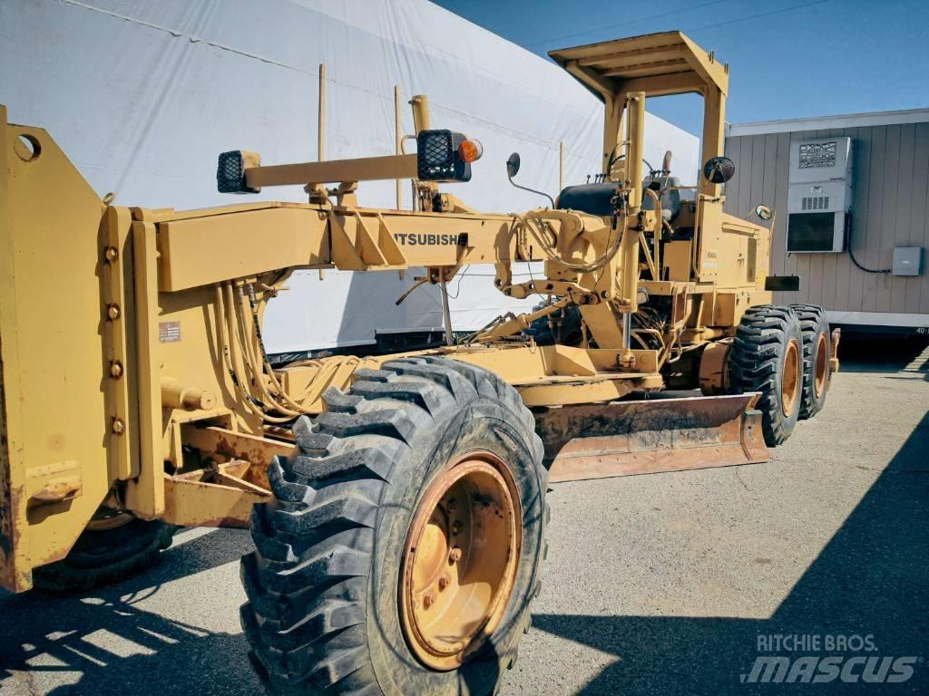 Mitsubishi MG400 平土機