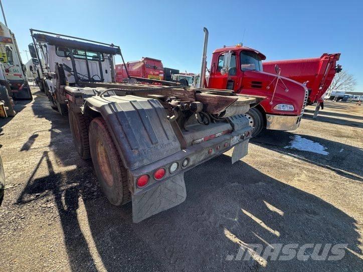 Freightliner M2 起重可拆卸式卡車