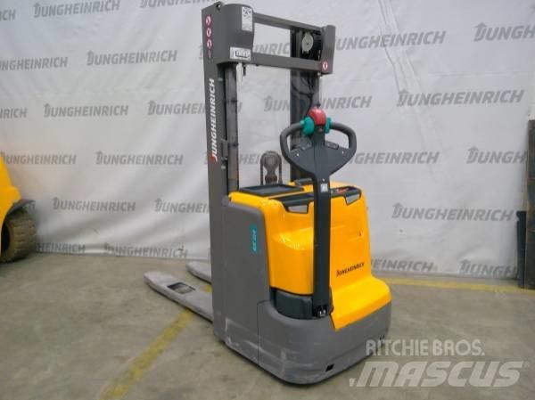 Jungheinrich EJC 214 行走控制式堆積機