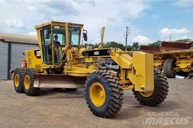 CAT  140K 平土機