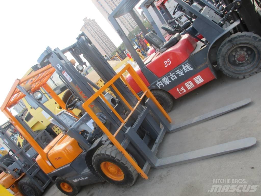 TCM FD 30 柴油卡車