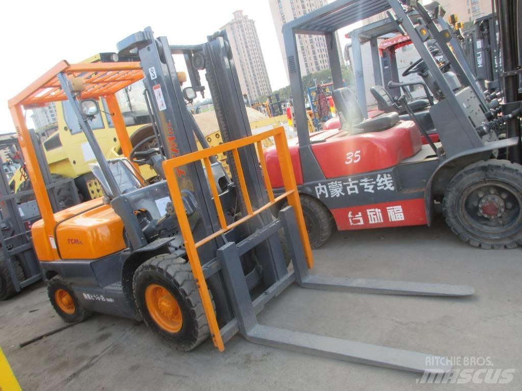 TCM FD 30 柴油卡車