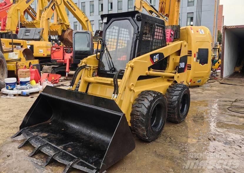 CAT 246D 滑移轉向裝載機