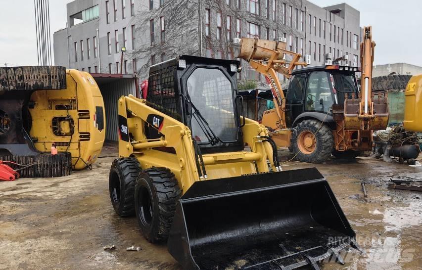 CAT 246D 滑移轉向裝載機