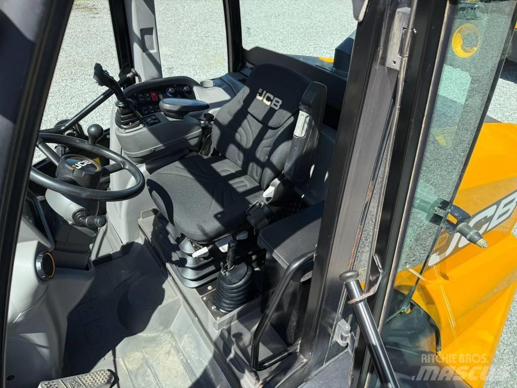 JCB TM 320 農業用伸縮臂裝載機